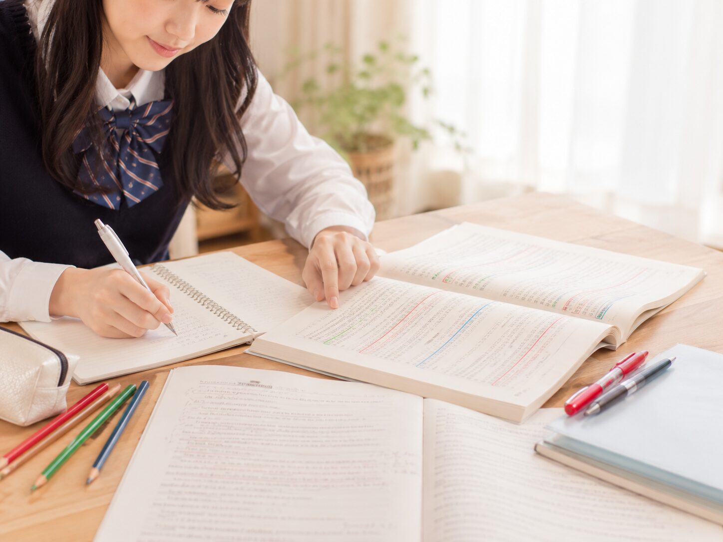 大学入試対策に向けて文章を読み解く学習シーン