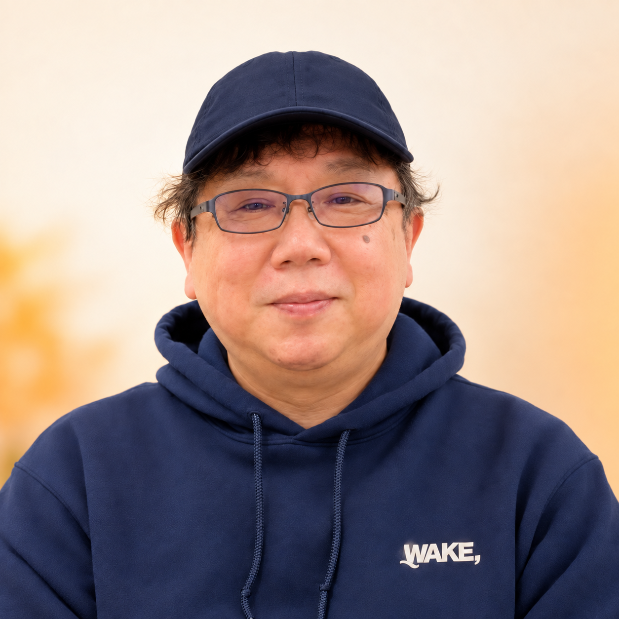 紺色の無地の帽子をかぶった合格親方・須藤
